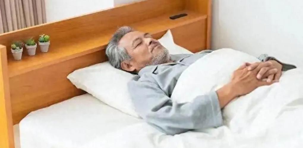 午睡睡出脑梗？医生斥责：无论年龄多大，午睡前“3件事不能做”