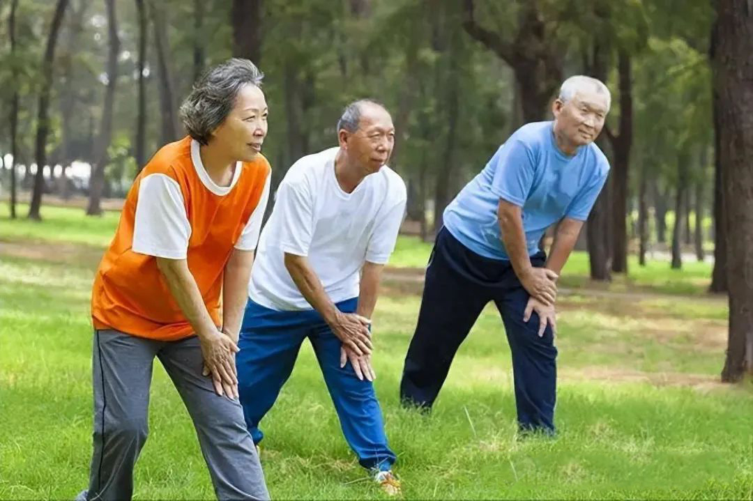 年龄越大越要少运动？医生：年过55岁，最好避免4种行为